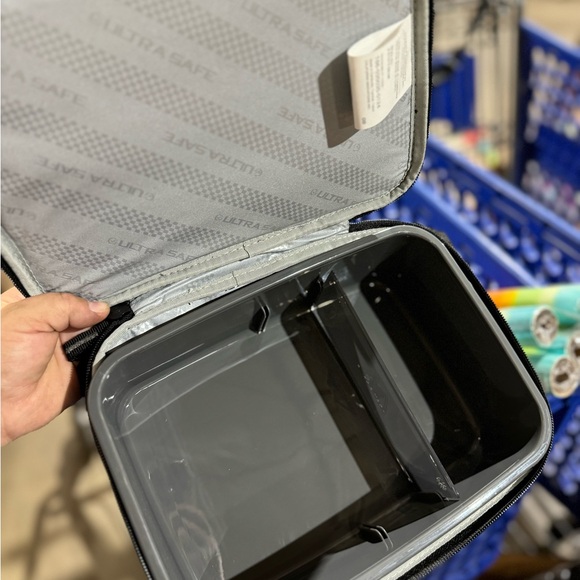 Lunchbox - Picture 2 of 2